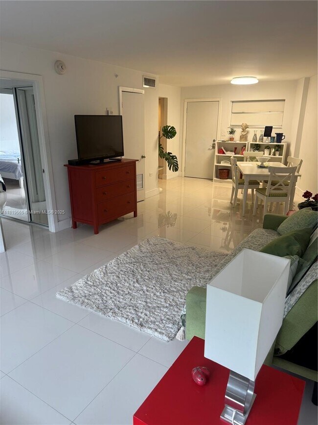 Building Photo - 1881 Washington Ave