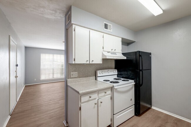 Primary Photo - Downstairs 1/1 in Historic Monte Vista