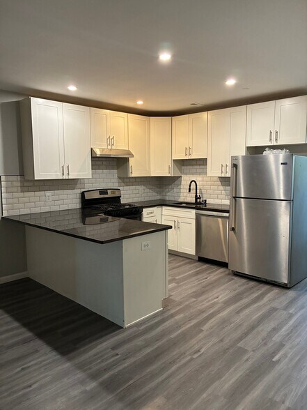 Building Photo - 1709 E St NE