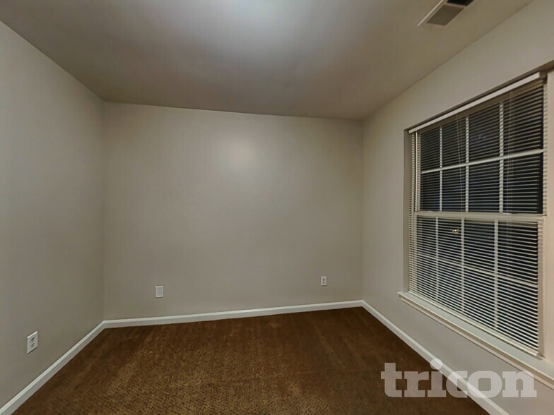 Building Photo - 310 Winding Canyon Dr