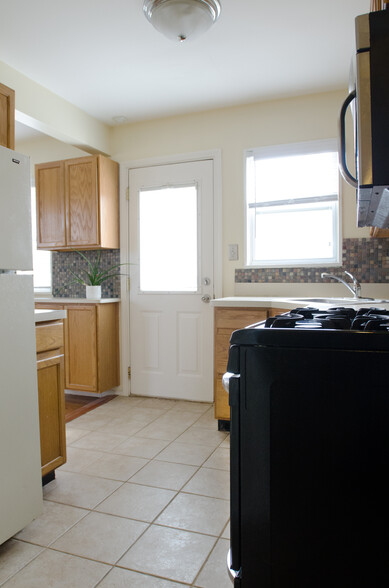 Kitchen - 3332 Coolidge Hwy