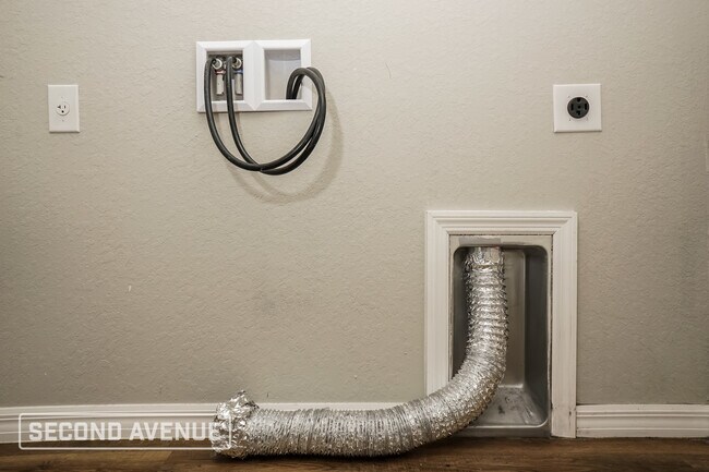 Building Photo - 2747 Ponce De Leon Blvd