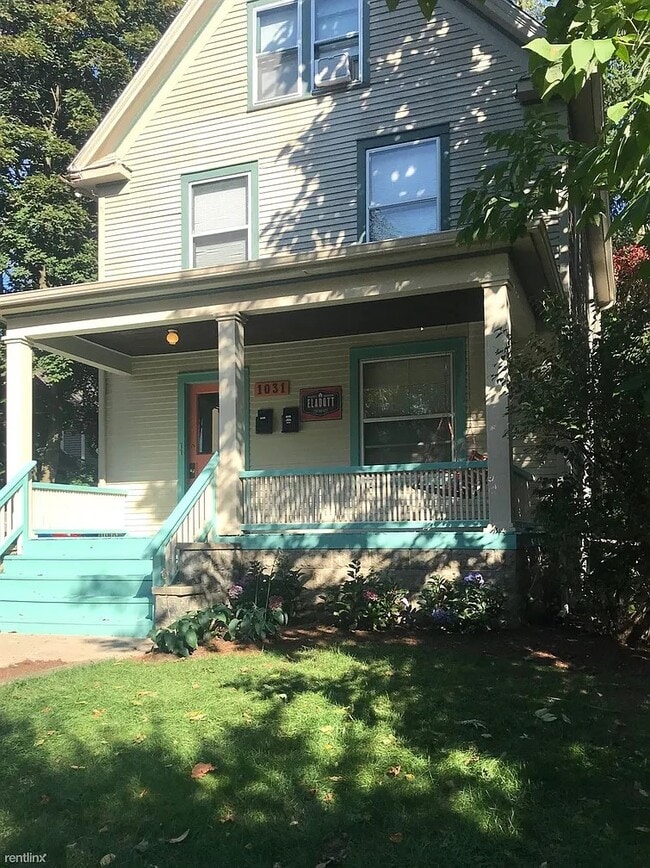 Primary Photo - 1031 S Forest Ave