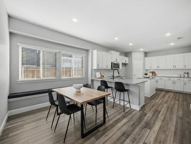 Building Photo - 701 Presidio St