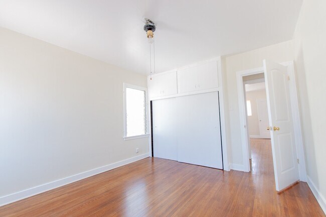 Building Photo - Stunning Single family house