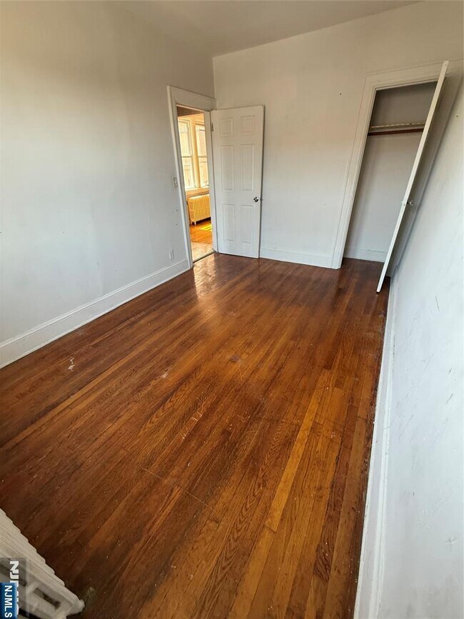 Building Photo - 516 Anderson Ave