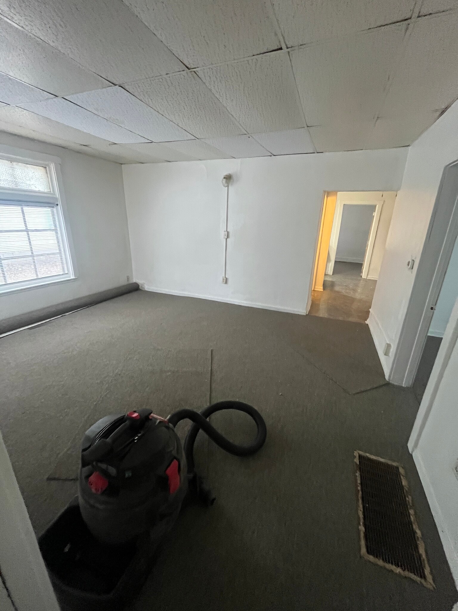 Building Photo - 690 York Ave