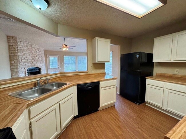 Building Photo - Come see this great single-story home available in Buckingham Estates subdivision!