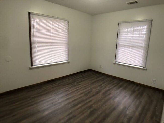 Building Photo - 3 Bedroom apartment in Niles!