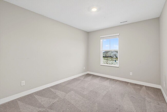 Building Photo - Welcome to this stunning 4-bedroom, 2.5-bathroom home located in the desirable Westfield, IN.