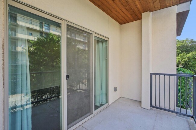 Building Photo - 908 Nueces St