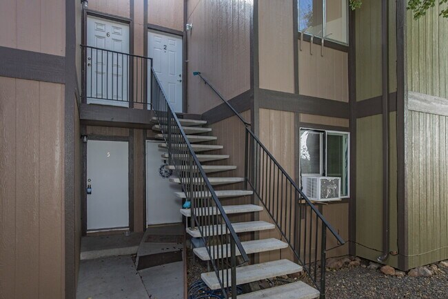 Building Photo - "Charming 2-Bed, 2-Bath Haven on Tripp Drive – Cozy Living in Reno!"