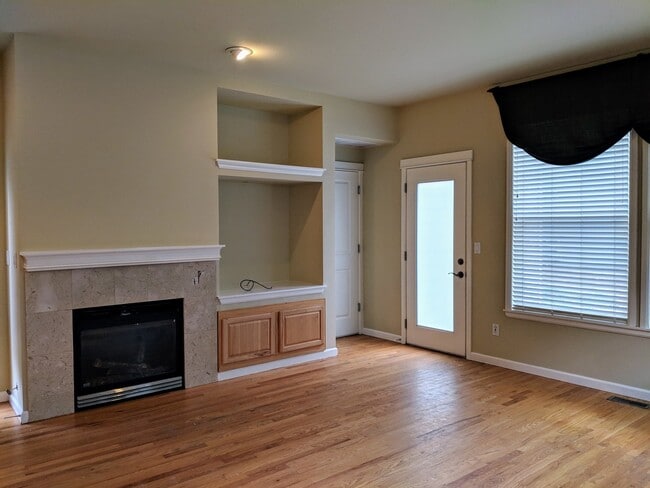 Building Photo - Beautiful 3 Bed 2.5 Bath 2 Story in Kirkland