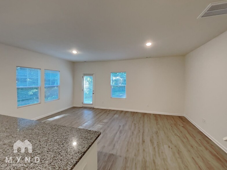 Building Photo - 106 Duff St