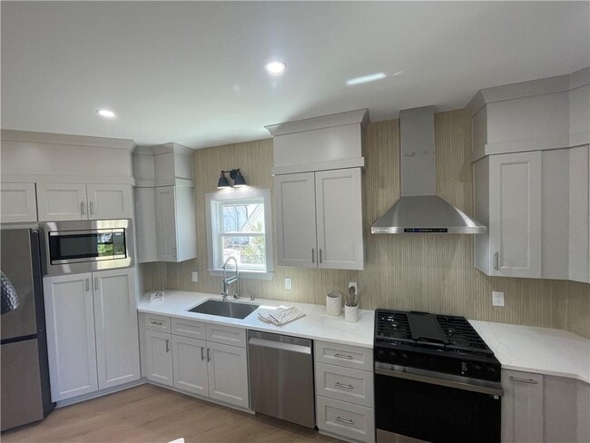 Building Photo - 42 Riverdale Cir