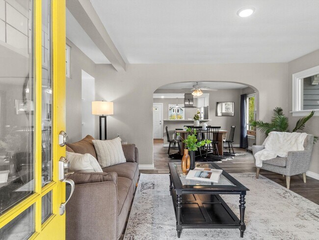 Building Photo - 4111 6th Ave