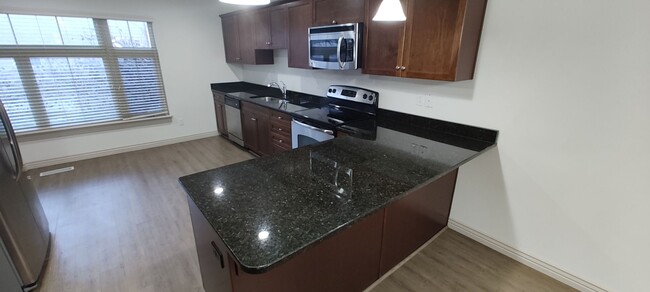 Building Photo - Beautiful Salt Lake Townhome!!!