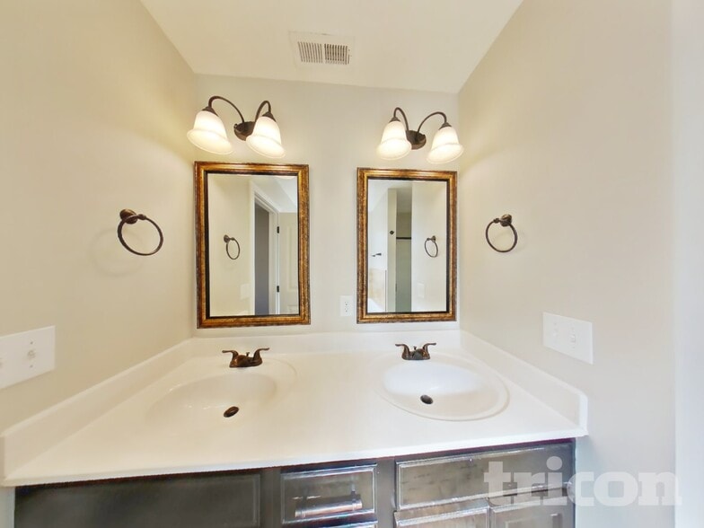 Building Photo - 3657 Fox Tail Dr