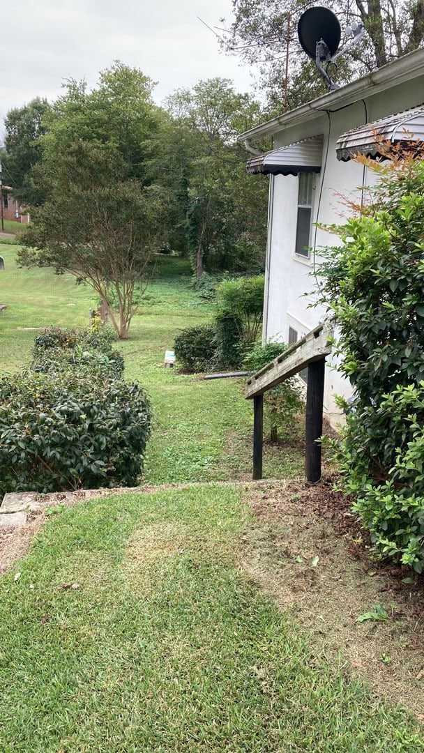 Building Photo - 305 Dogwood Ave