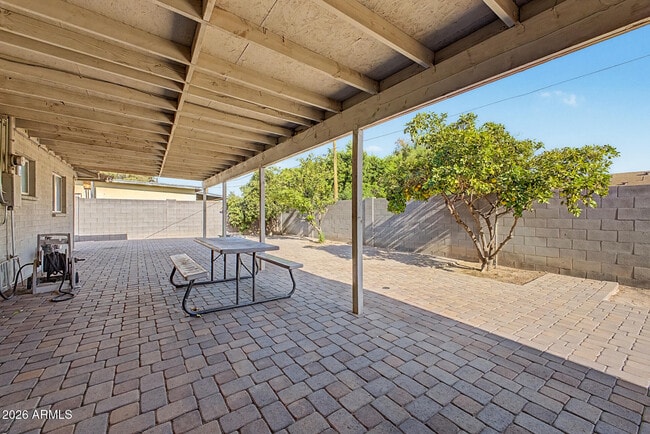 Building Photo - 515 E Vista Del Cerro Dr