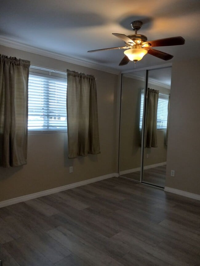 Building Photo - Location is Everything!  2 Minute Walk to the Sand of Mission Bay from Your Front Door!