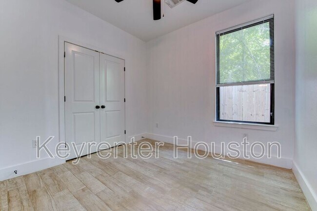 Building Photo - 5121 Southwind St