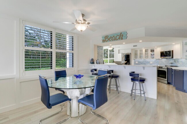 Building Photo - 515 Bay Colony Dr N