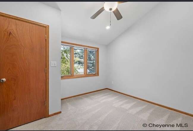 Building Photo - 3 BEDROOM, 2 BATHROOM TOWNHOME WITH 1 CAR ...