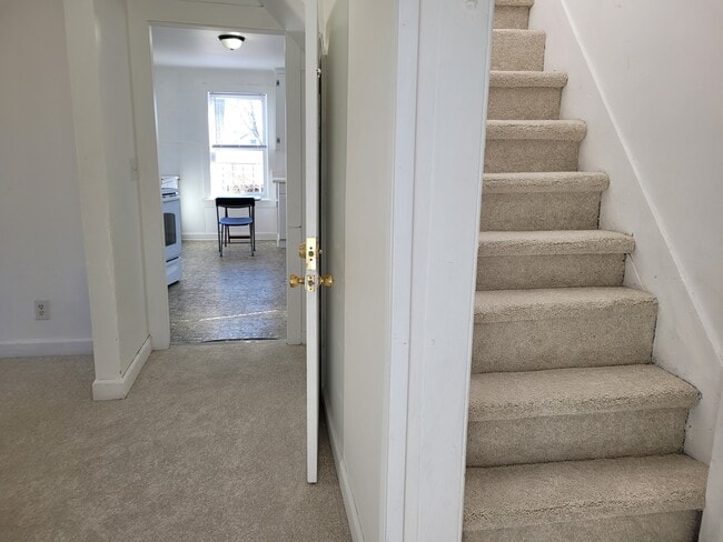 Building Photo - 24 Eagle St