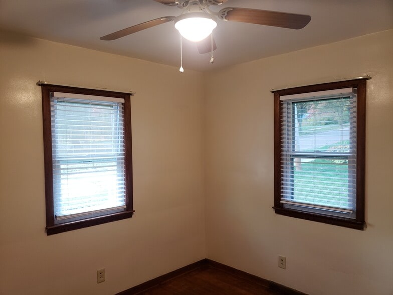 Living Room - 1221 Derbydale Rd