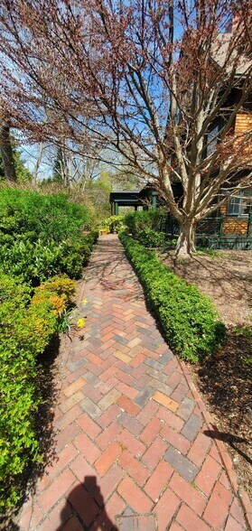 Building Photo - 11 Highland St