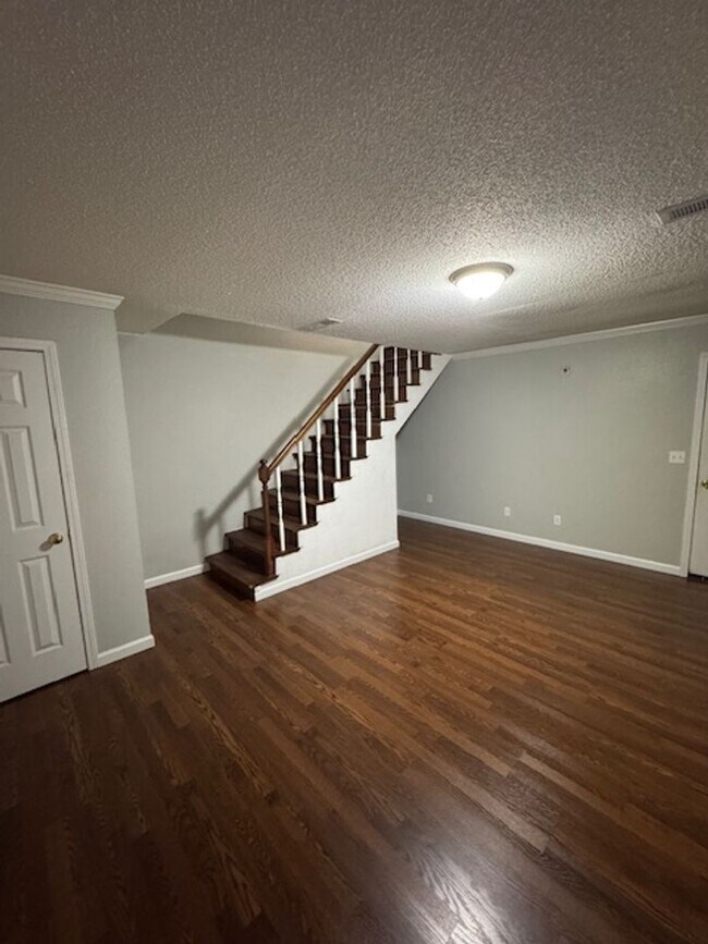 Building Photo - 2 Bed, 3 Bath Condo with Garage and  Flex ...
