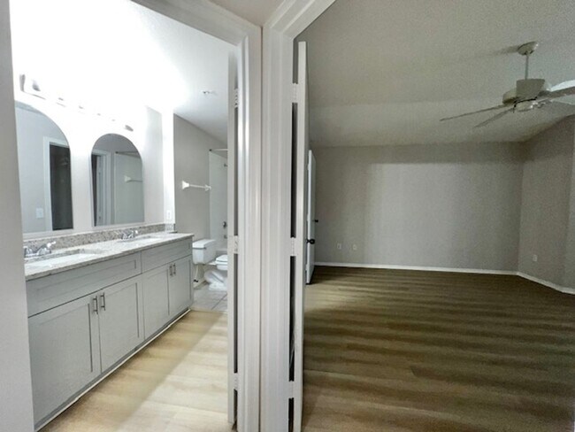 Building Photo - NEW-Remodeled bathroom & kitchen! NEW VINYL PLANK flooring & fresh paint! 2 bedroom 1 bath condo ...