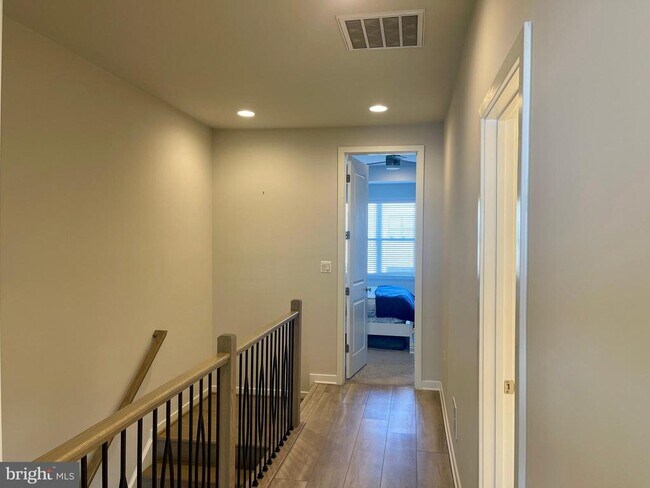 Building Photo - 23006 Sullivans Cove Sq