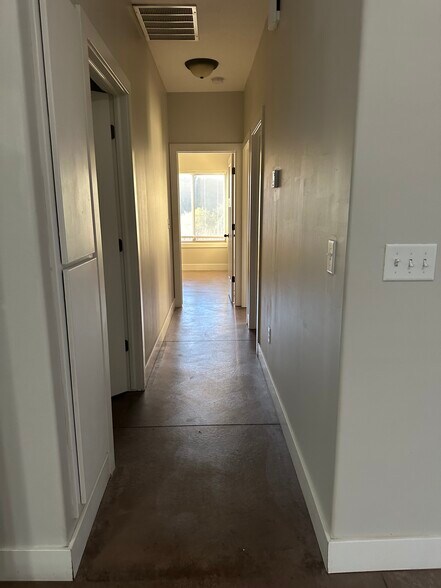 Building Photo - 4833 N Hillside Ct