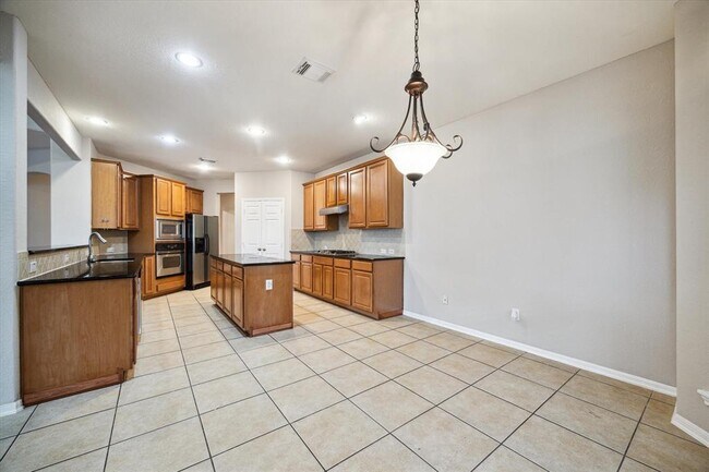 Building Photo - 4422 Roundtree Ln