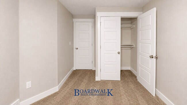 Building Photo - 555 S 900 E