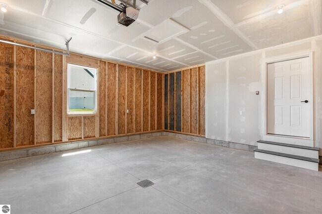 Building Photo - 4712 Owl View Dr