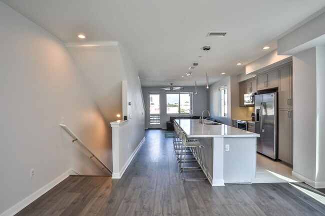 Building Photo - 3 bedroom 2.5 bath in Gated Community