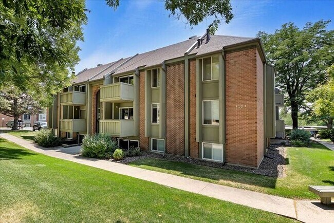 Building Photo - FOOTHILL 3 bed 2 bath Condo with Pool