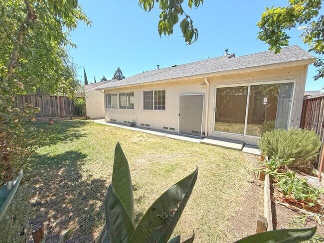 Building Photo - Beautiful Single-Story Evergreen Home--Walk to Silver Creek High!
