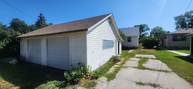 Building Photo - 405 S 12th Ave