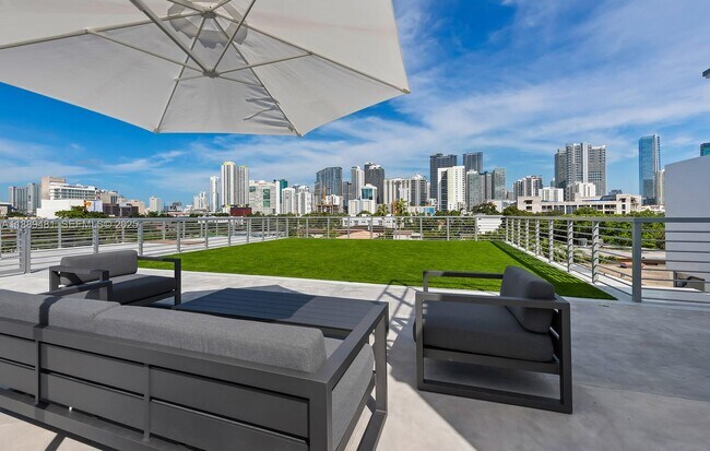 Building Photo - 529 SW 11th St