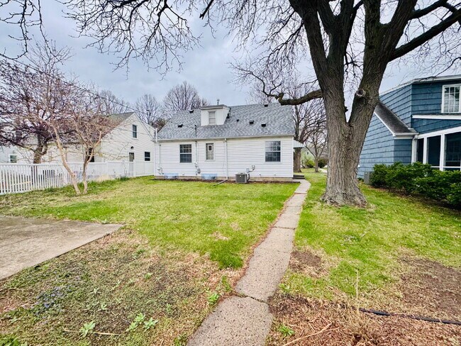 Building Photo - 6012 Logan Ave S