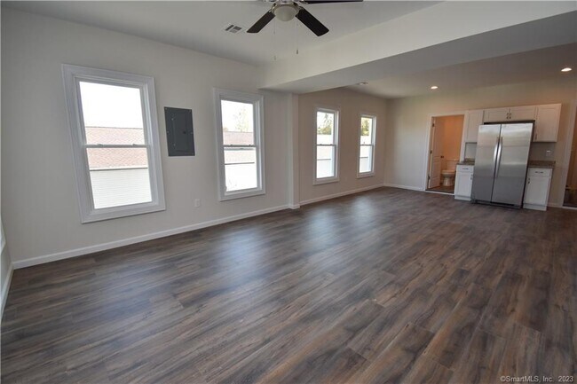 Building Photo - 329 Main St