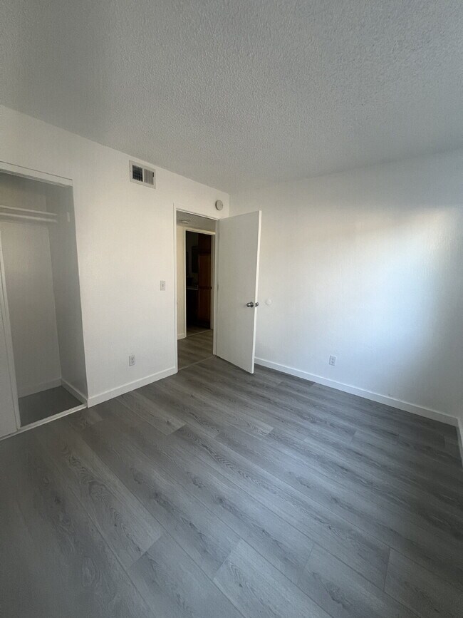 Building Photo - 2205 15th Ave