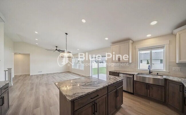 Building Photo - 184 Galena Smt