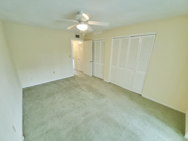 Building Photo - 2 Bedroom 1 Bath Second Floor Condo in St....