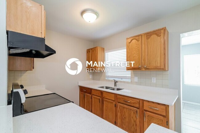 Building Photo - 3 Bedroom Pet-Friendly Home in ORLANDO, FL with Main Street Renewal