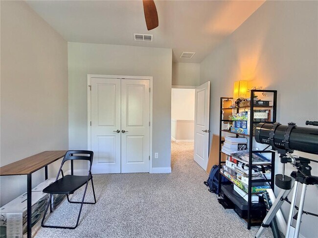 Building Photo - 660 Rosewood Way